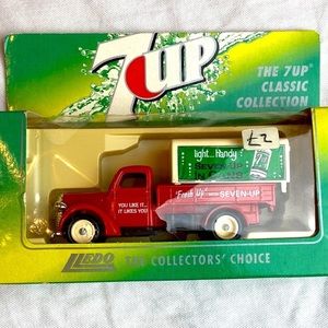 Vintage 7-Up International die cast collectible truck rom England|